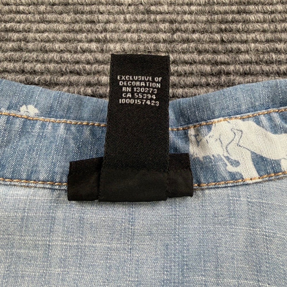 Wrangler Light Blue Denim Button-Down Western Shirt with White Horse Print - Picture 7 of 11